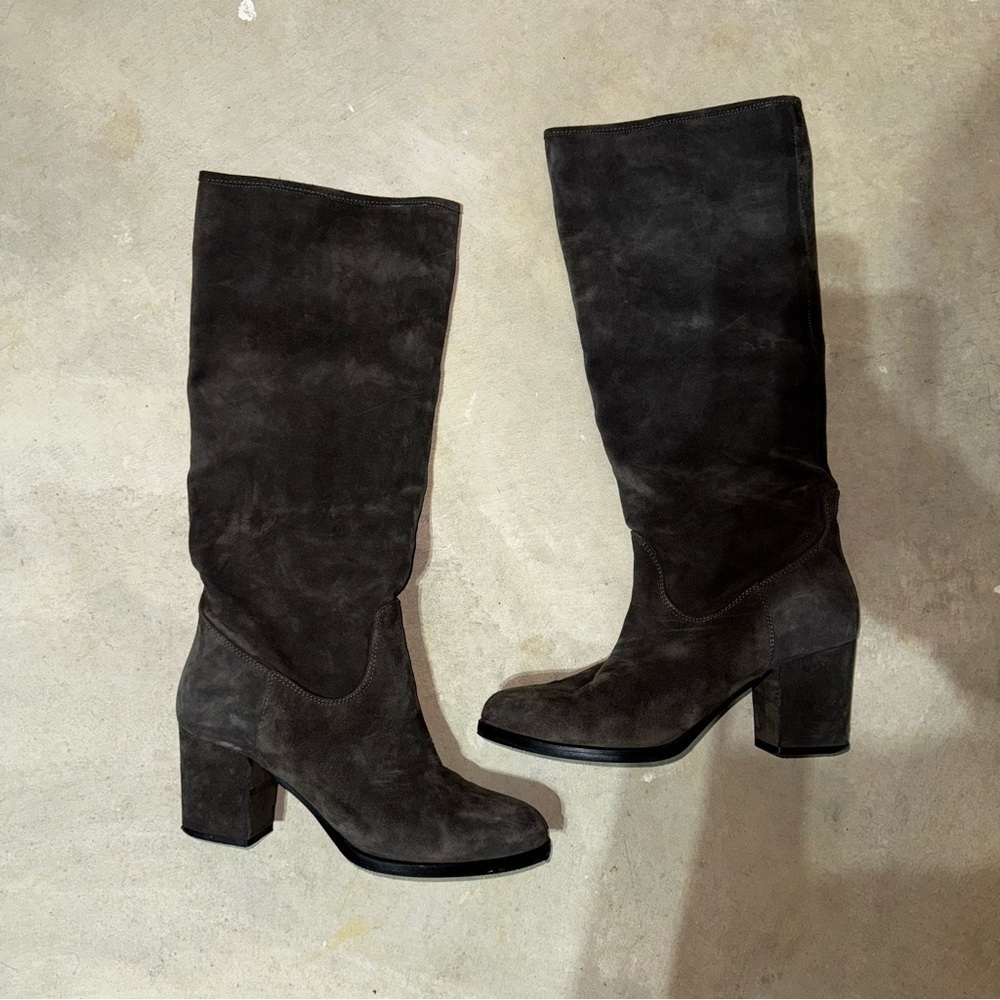 Elegant grey Suede Knee-High Boots